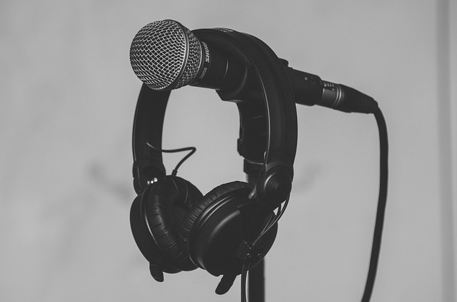 Tajemnice dźwięku w sztuce: jak mikrofony kształtowały współczesną muzykę